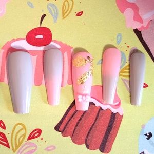 Pink and grey press on nails